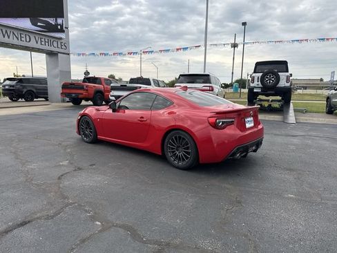 Used 2017 Toyota 86 RWD image 4