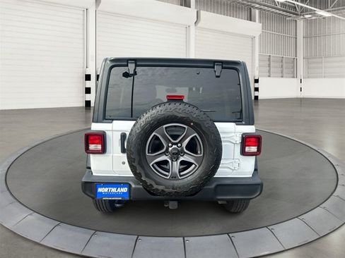 Used 2018 Jeep Wrangler Unlimited Sport S AWD/4WD image 3