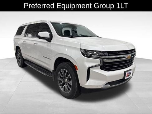 Used 2022 Chevrolet Suburban LT w/ Luxury Package image 4