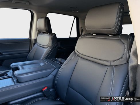 Used 2025 Ford Expedition Active AWD/4WD image 11
