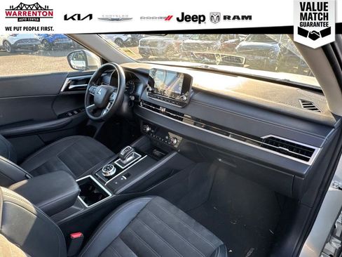 Used 2024 Mitsubishi Outlander SE image 29