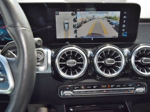 Used 2022 Mercedes-Benz GLB 250 4MATIC w/ Premium Package Lite image 28
