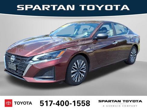 Used 2024 Nissan Altima 2.5 SV FWD image 1