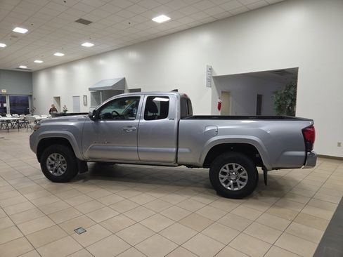 Used 2019 Toyota Tacoma SR5 image 9