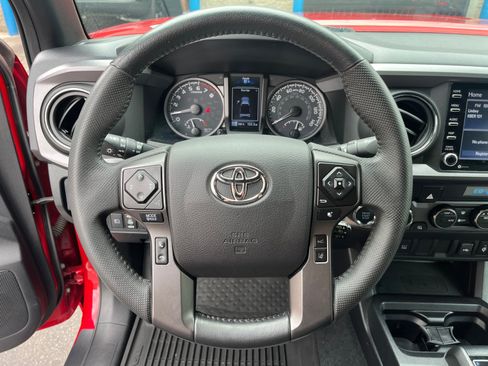 Used 2021 Toyota Tacoma TRD Off-Road AWD/4WD image 12