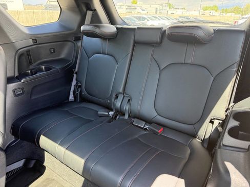Used 2025 Honda Pilot TrailSport image 23