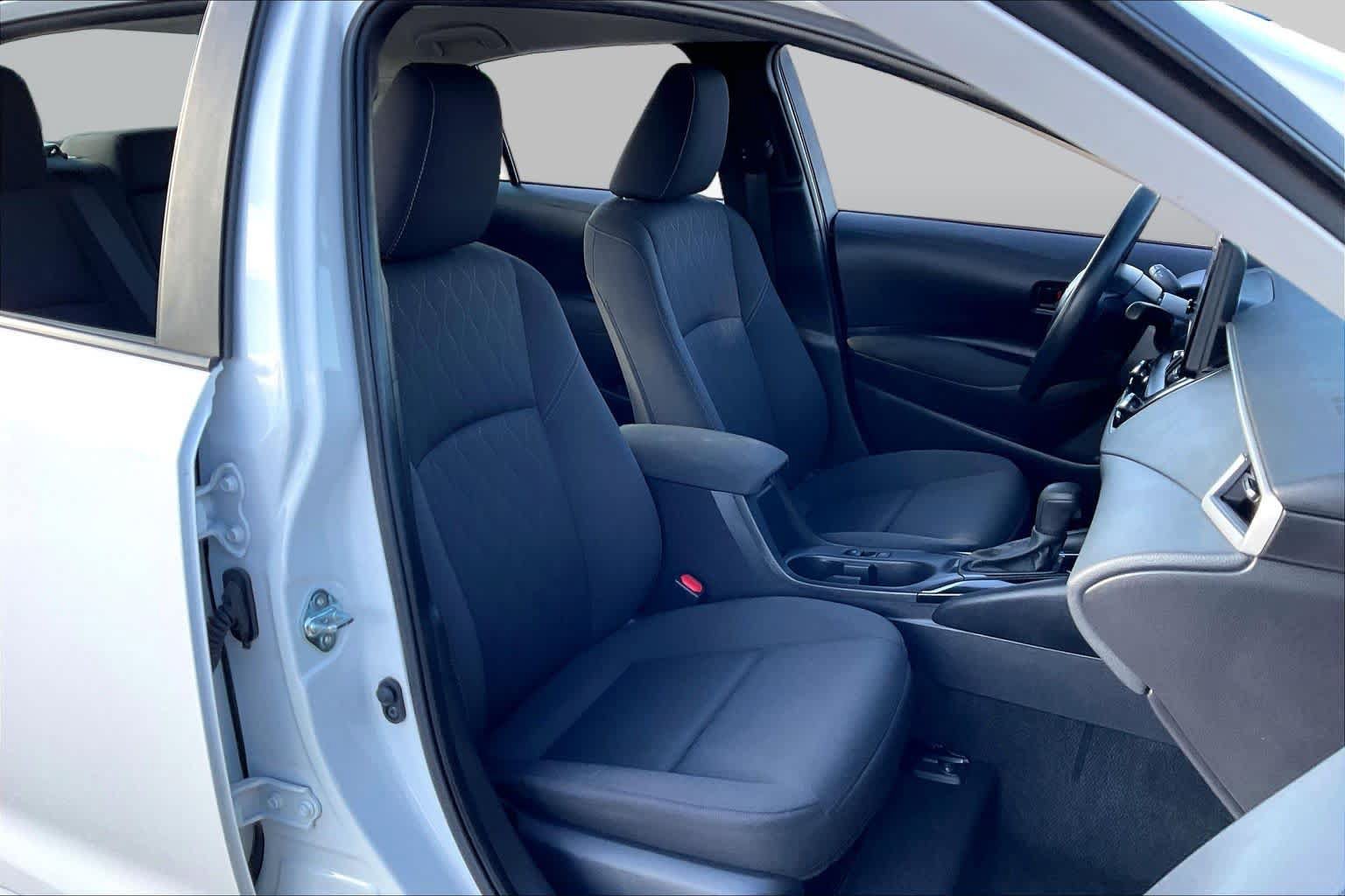 Used 2025 Toyota Corolla LE FWD image 8