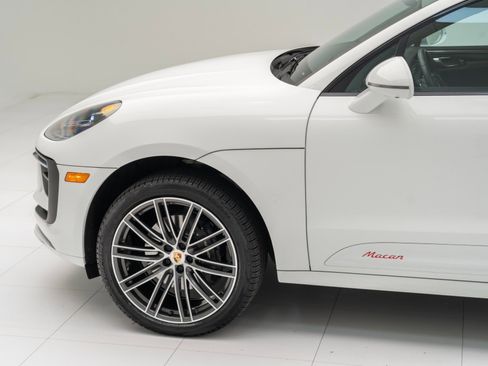 Certified 2026 Porsche Macan AWD/4WD image 11