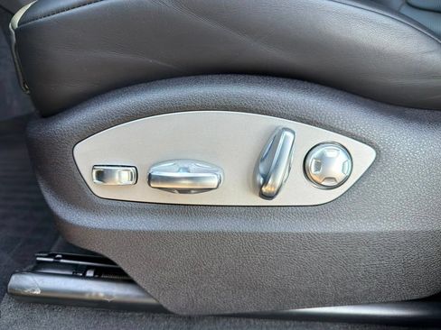 Certified 2026 Porsche Macan AWD/4WD image 6