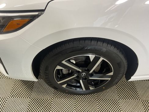 Used 2024 Nissan Sentra SV FWD image 4