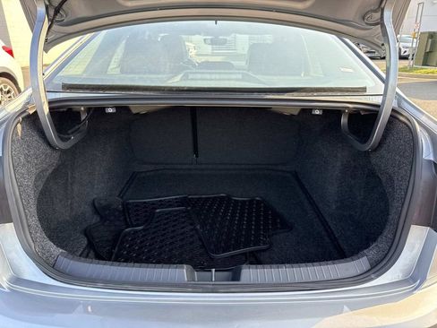 Used 2020 Volkswagen Jetta SE w/ SE Cold Weather Package FWD image 9