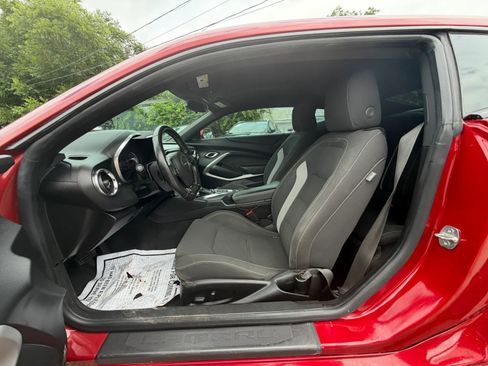 Used 2020 Chevrolet Camaro LT RWD image 17