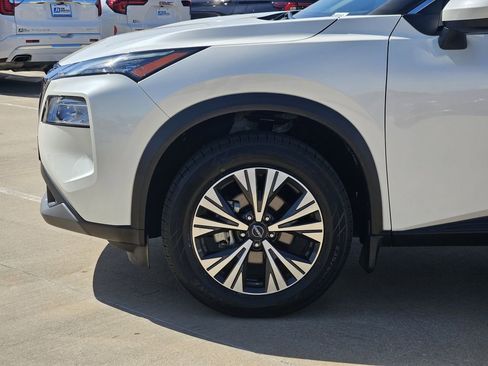 Used 2023 Nissan Rogue SV FWD image 13