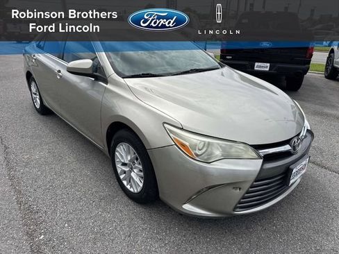 Used 2016 Toyota Camry LE FWD image 1