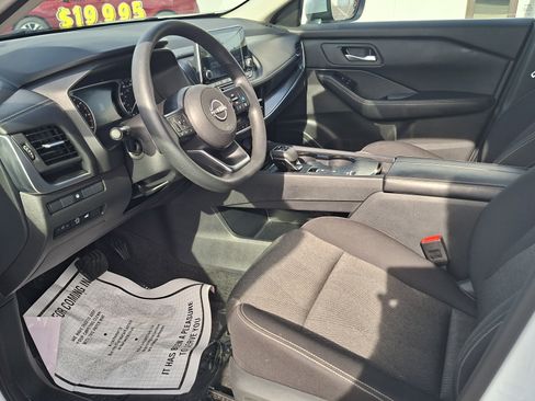 Certified 2024 Nissan Rogue SV FWD image 9
