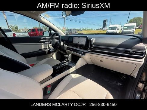 Used 2023 Kia Sportage EX image 9