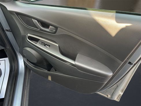 Used 2020 Hyundai Kona SEL Plus image 12