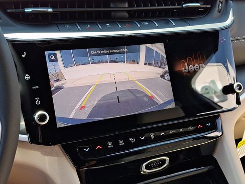 New 2026 Jeep Grand Cherokee Limited image 14