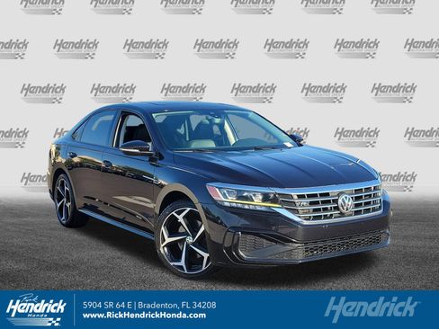 Used 2020 Volkswagen Passat 2.0T R-Line FWD image 1