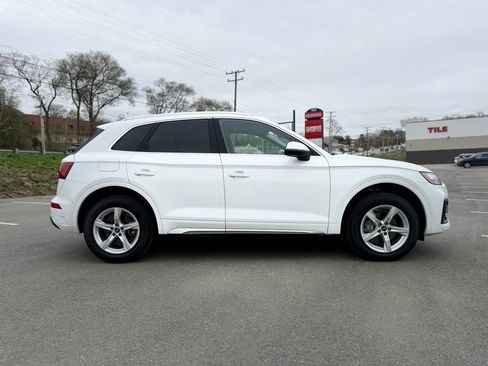 Used 2023 Audi Q5 Premium w/ Convenience Package AWD/4WD image 8