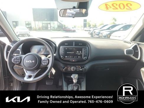 Used 2024 Kia Soul LX FWD image 10