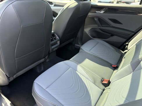 Certified 2025 Volkswagen Tiguan SE R-Line FWD image 10