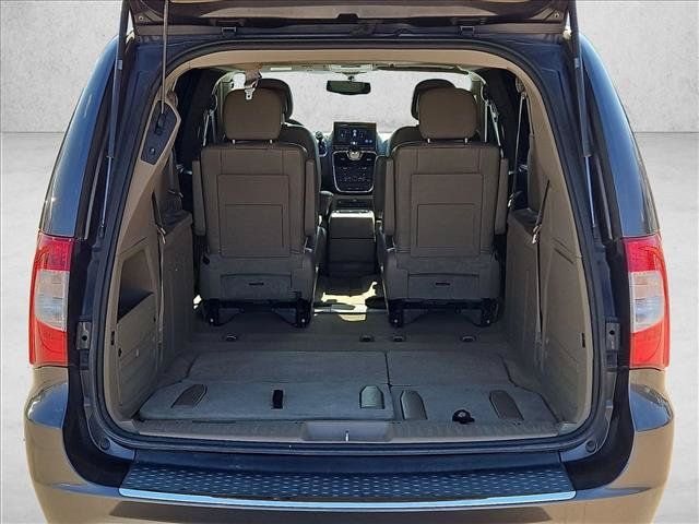 Used 2015 Chrysler Town & Country Touring-L w/ Driver Convenience Group FWD image 6