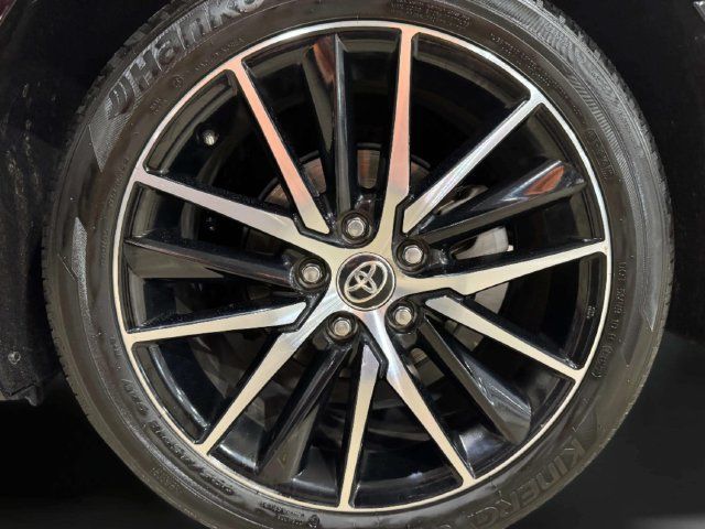 Used 2022 Toyota Camry SE w/ Cold Weather Package FWD image 31