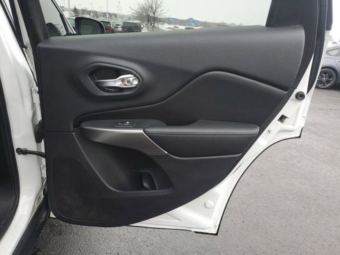 Used 2019 Jeep Cherokee Latitude Plus image 27