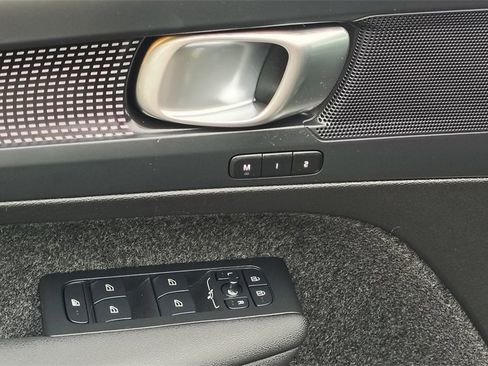 Certified 2025 Volvo XC40 B5 Plus image 9