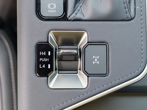Used 2024 Lexus GX 550 w/ Accessory Package (2T) AWD/4WD image 40