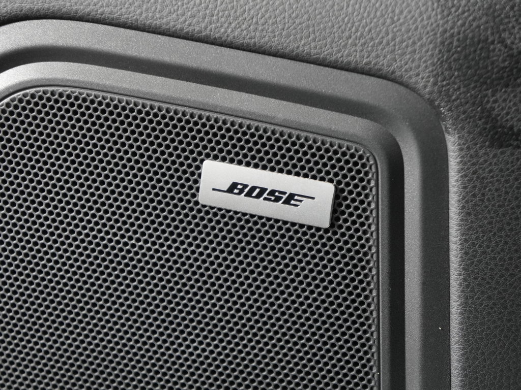 Certified 2023 Porsche Macan Turbo AWD/4WD image 17