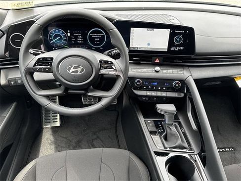 New 2025 Hyundai Elantra SEL image 22