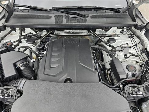 Used 2025 Audi Q5 Premium w/ Convenience Package image 9