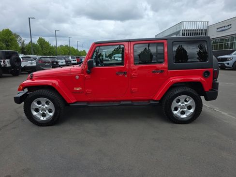 Used 2015 Jeep Wrangler Unlimited Sahara w/ Connectivity Group AWD/4WD image 2