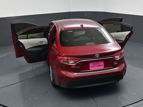 Used 2025 Toyota Corolla LE FWD image 20