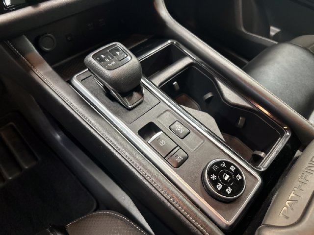 Used 2023 Nissan Pathfinder SL AWD/4WD image 31