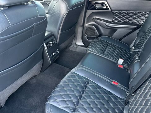 Used 2022 Mitsubishi Outlander SEL image 11