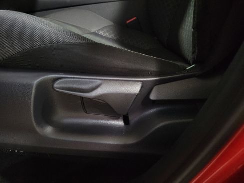 Used 2020 Toyota C-HR LE FWD image 19