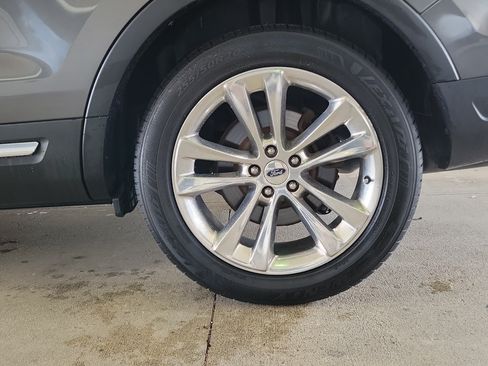 Used 2019 Ford Explorer XLT w/ Equipment Group 202A FWD image 29