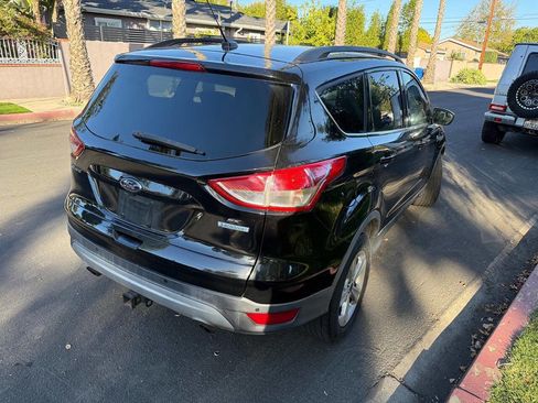 Used 2015 Ford Escape SE w/ Equipment Group 201A image 2