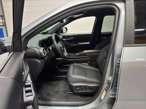 Used 2025 Chevrolet Equinox LT w/ Convenience Package II image 14