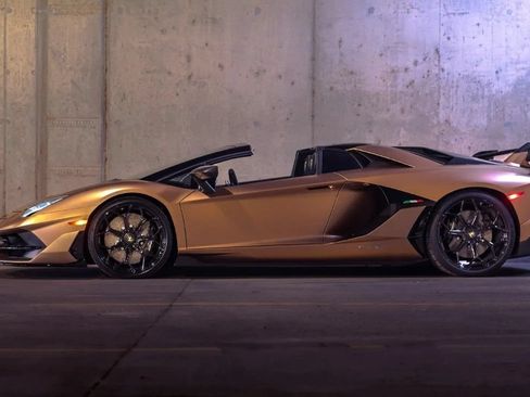 Used 2021 Lamborghini Aventador SVJ AWD/4WD image 2