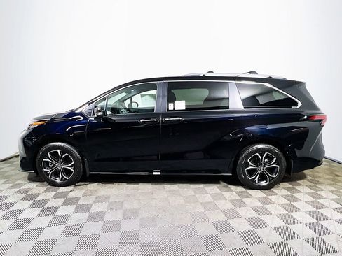 New 2026 Toyota Sienna Platinum image 5