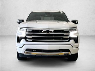 Used 2023 Chevrolet Silverado 1500 High Country w/ High Country Premium Package AWD/4WD video 3