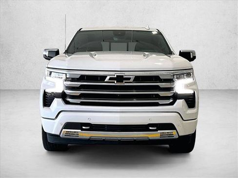 Used 2023 Chevrolet Silverado 1500 High Country w/ High Country Premium Package AWD/4WD image 3