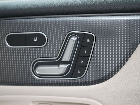 Used 2023 Mercedes-Benz EQB 300 4MATIC image 26