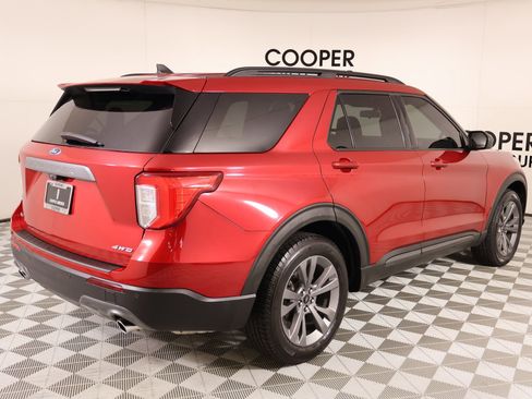 Used 2021 Ford Explorer XLT w/ Equipment Group 202A AWD/4WD image 22