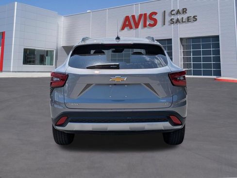 Used 2025 Chevrolet Trax LT w/ LT Convenience Package FWD image 5