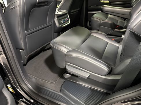 Used 2025 Ford Expedition Platinum AWD/4WD image 27